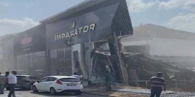 İstanbul'da bina çöktü!