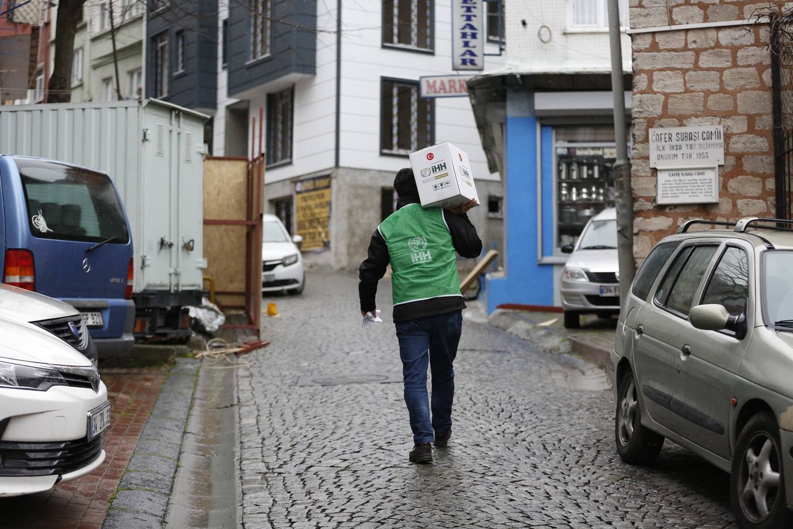 İstanbul’da binlerce aileye kumanya dağıtımı
