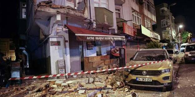 İstanbul'da bir apartmanın balkonu çöktü
