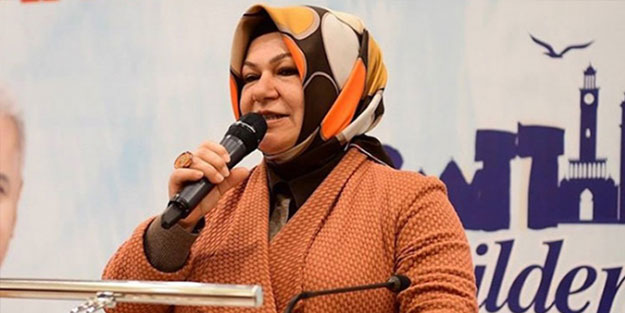 İstanbul'da bir ilk: Başörtülü belediye başkanı