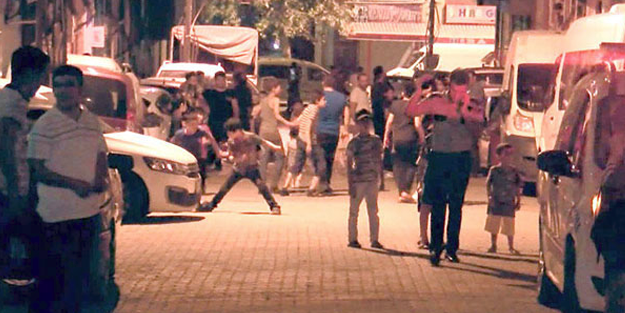 İstanbul'da bir mahalle sokağa indi! Arabalarını o halde görünce...