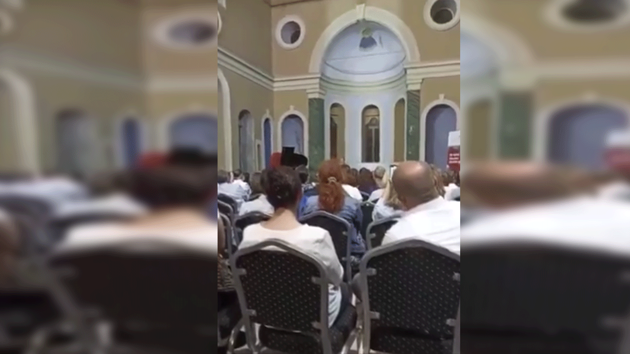 İstanbul'da bir sinagogda Yahudiler hep bir ağızdan söylediler! Yaşa Mustafa Kemal Paşa yaşa! Bu sevgi nereden geliyor?