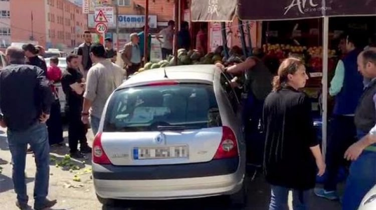 İstanbul'da bonzaili sürücü aracıyla markete girdi