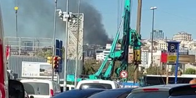 İstanbul'da boya imalathanesinde korkutan yangın