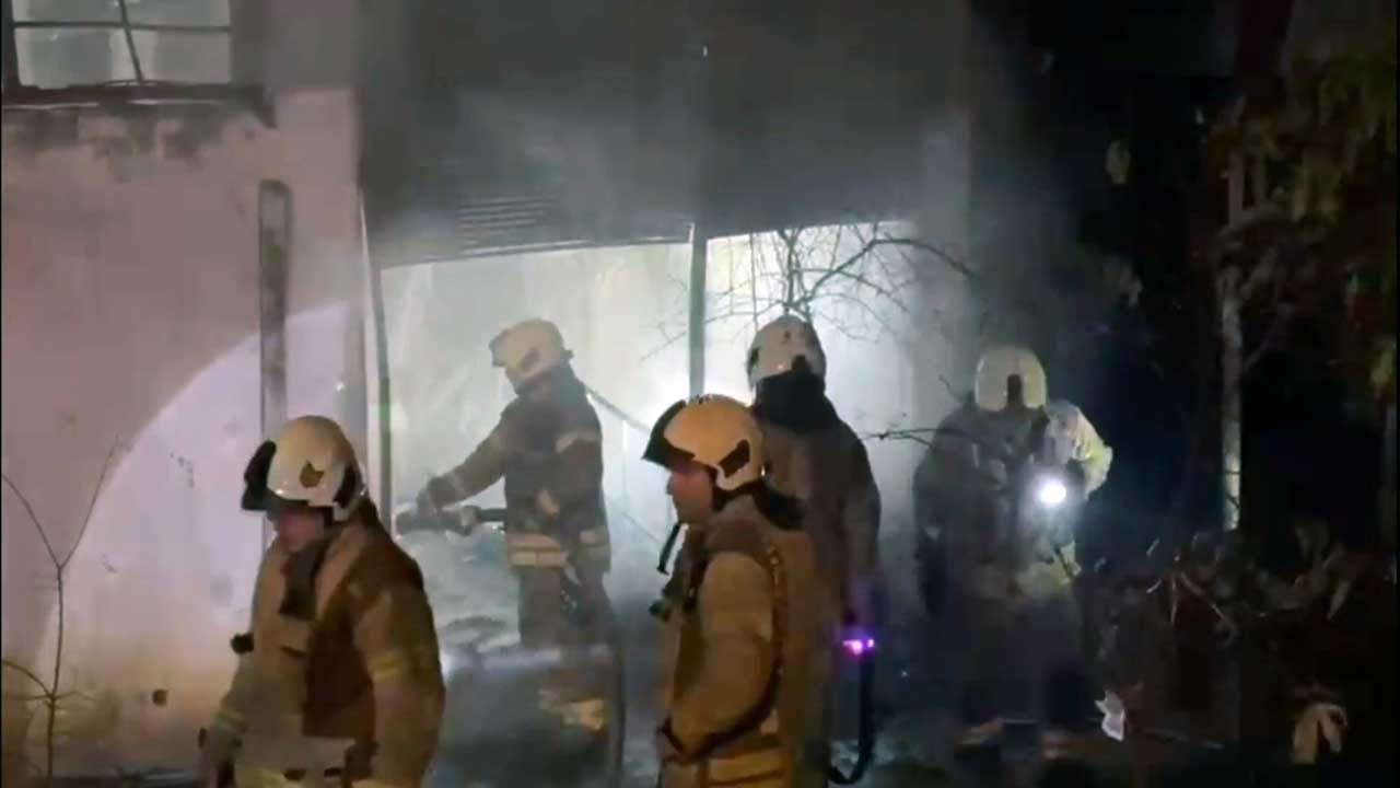 İstanbul’da boya kaporta dükkânında yangın: 4 araç kullanılamaz hale geldi