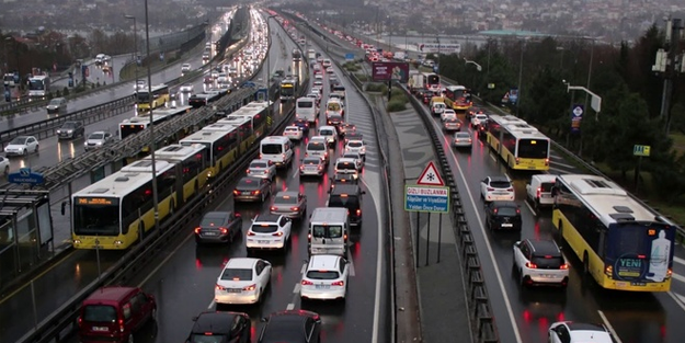 İstanbul'da büyük trafik yoğunluğu!