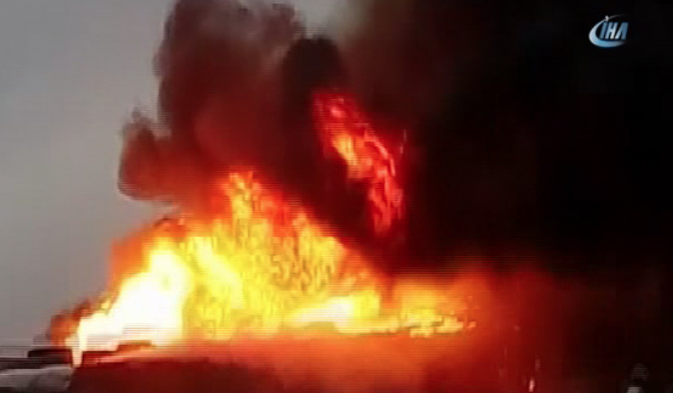 İstanbul'da büyük yangın alevler heryeri sardı