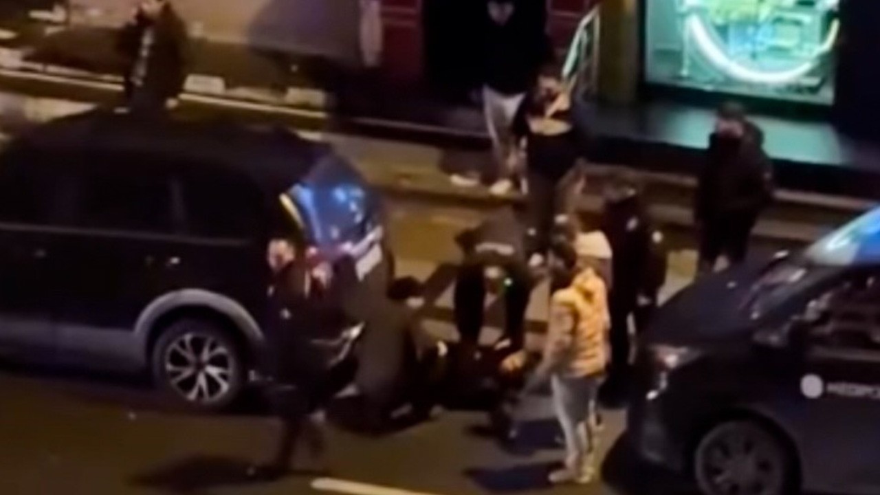 İstanbul'da cadde ortasında silahlı saldırı: 2 yaralı