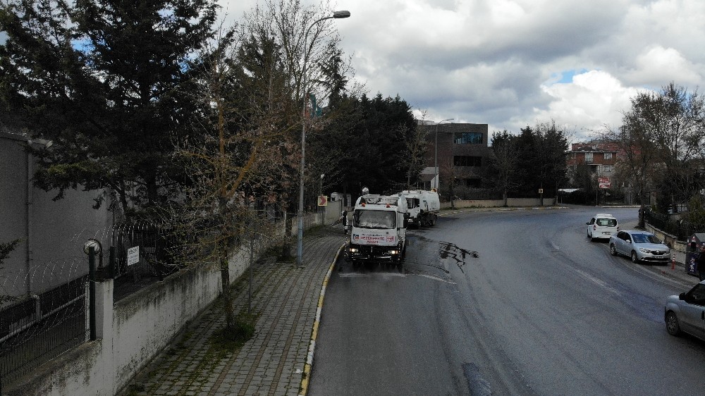 İstanbul’da cadde ve sokakların dezenfekte çalışması havadan görüntülendi 