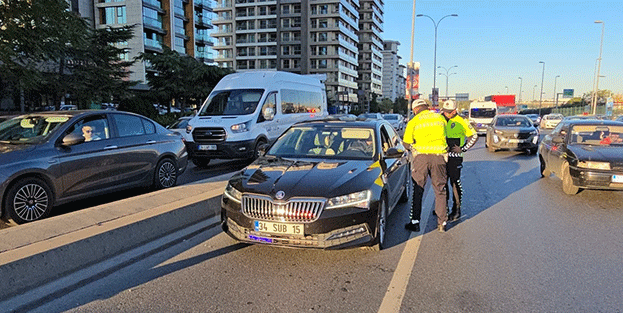 İstanbul'da çakar-siren uygulaması! Polis ceza yağdırdı!