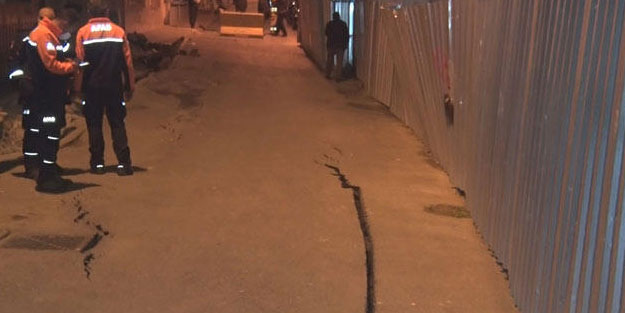 İstanbul'da çökme nedeniyle bazı binalar boşaltıldı