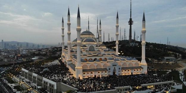 İstanbul'da cuma namazı kılınacak camiler açıklandı