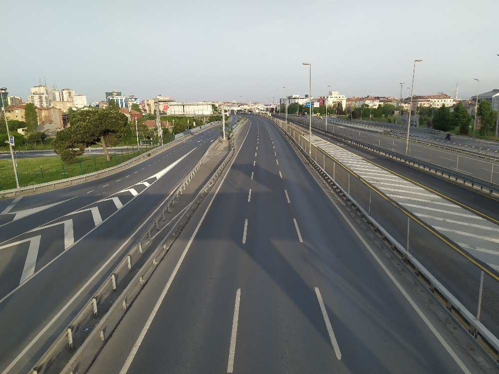 İstanbul’da D-100 Karayolu ile 15 Temmuz Köprüsü boş kaldı 