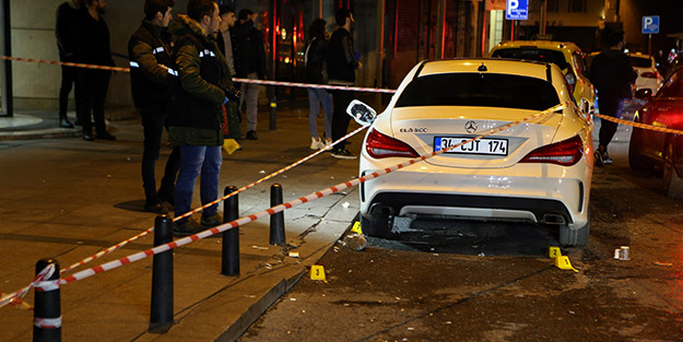 Seyir halindeki otomobilden kurşun yağdırdılar