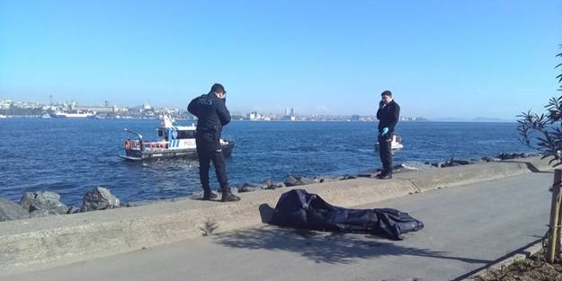 İstanbul'da denizden erkek cesedi çıktı