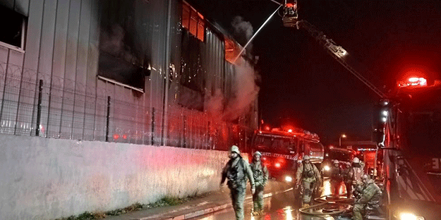 İstanbul'da dev fabrika kül oldu