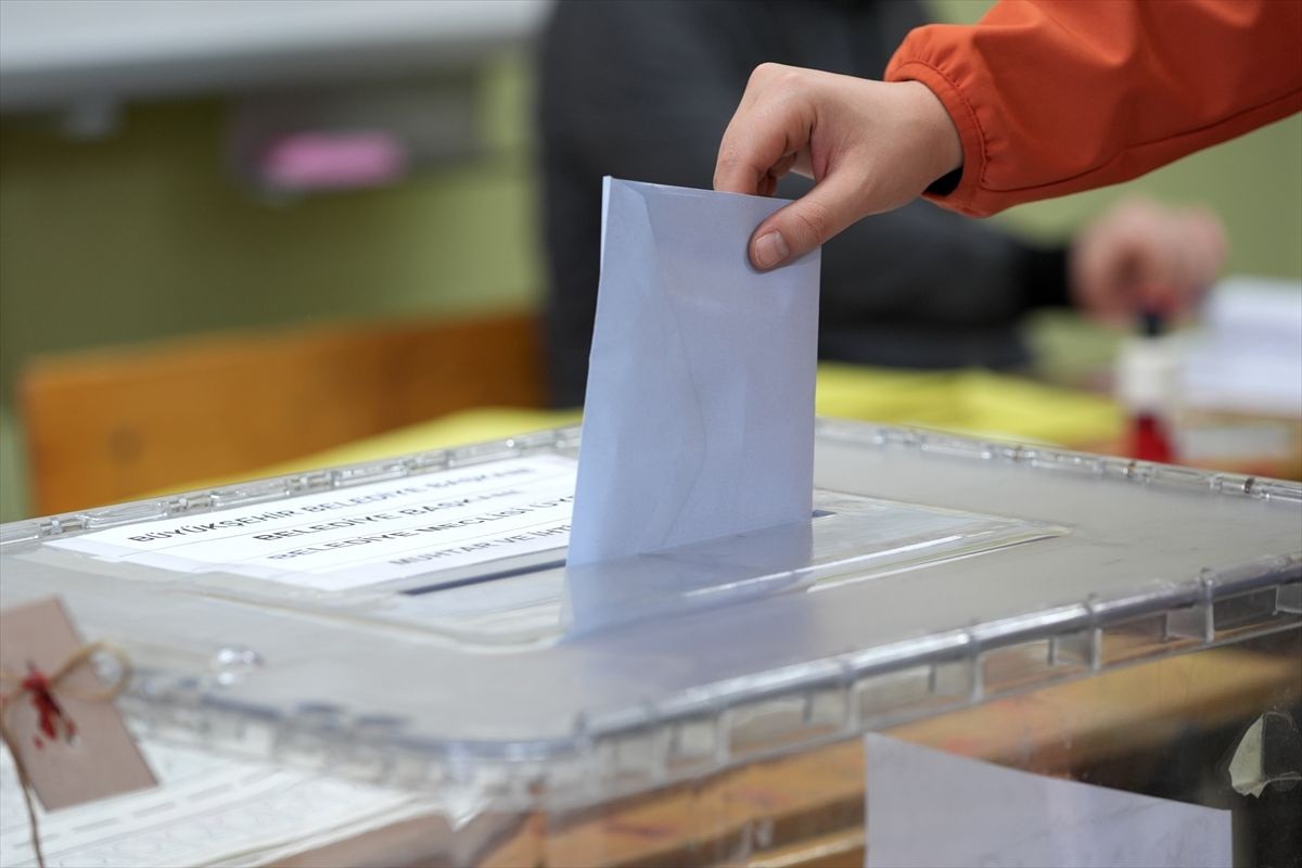 İstanbul’da durum değişti! CHP 12 ilçe daha aldı! İşte parti değiştiren belediyeler