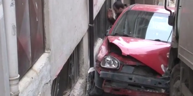 İstanbul'da feci kaza! Ortalık savaş alanına döndü
