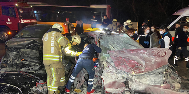 İstanbul'da feci kaza! Ortalık savaş alanına döndü