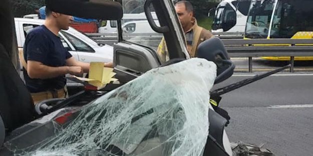 İstanbul'da feci kaza! Trafikte büyük yoğunluk..