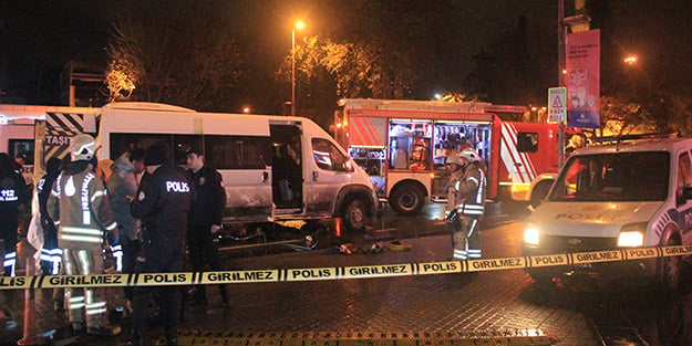 İstanbul'da feci ölüm! Otomobilin çarpmasıyla savrulan kadın, minibüsün altında kalarak can verdi