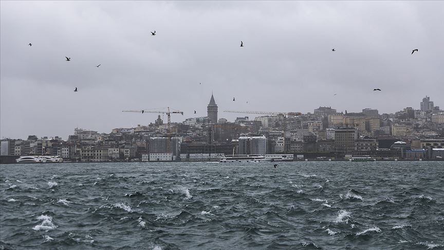 İstanbul'da fırtına ve yağış etkisini sürdürüyor