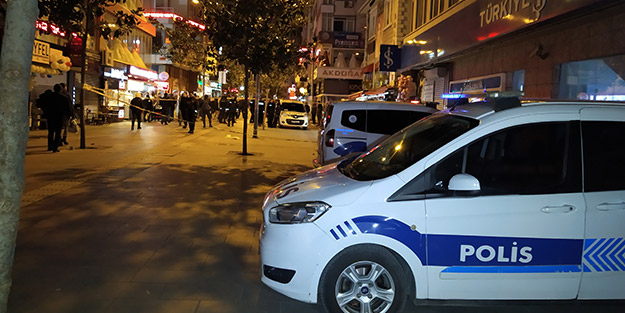 İstanbul'da gecenin sessizliği silahlı kavgayla bozuldu! Yemek yerken canından oluyordu