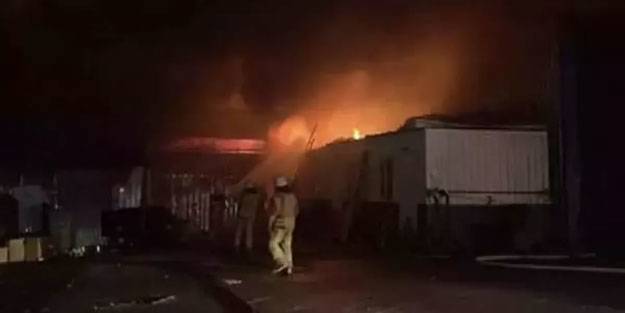 İstanbul'da geri dönüşüm deposunda yangın
