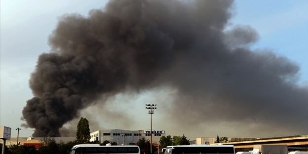İstanbul'da gıda deposunda yangın!