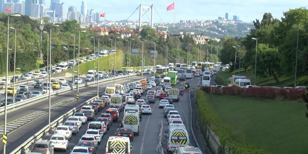 İstanbul'da haftanın ilk günü yoğun trafik