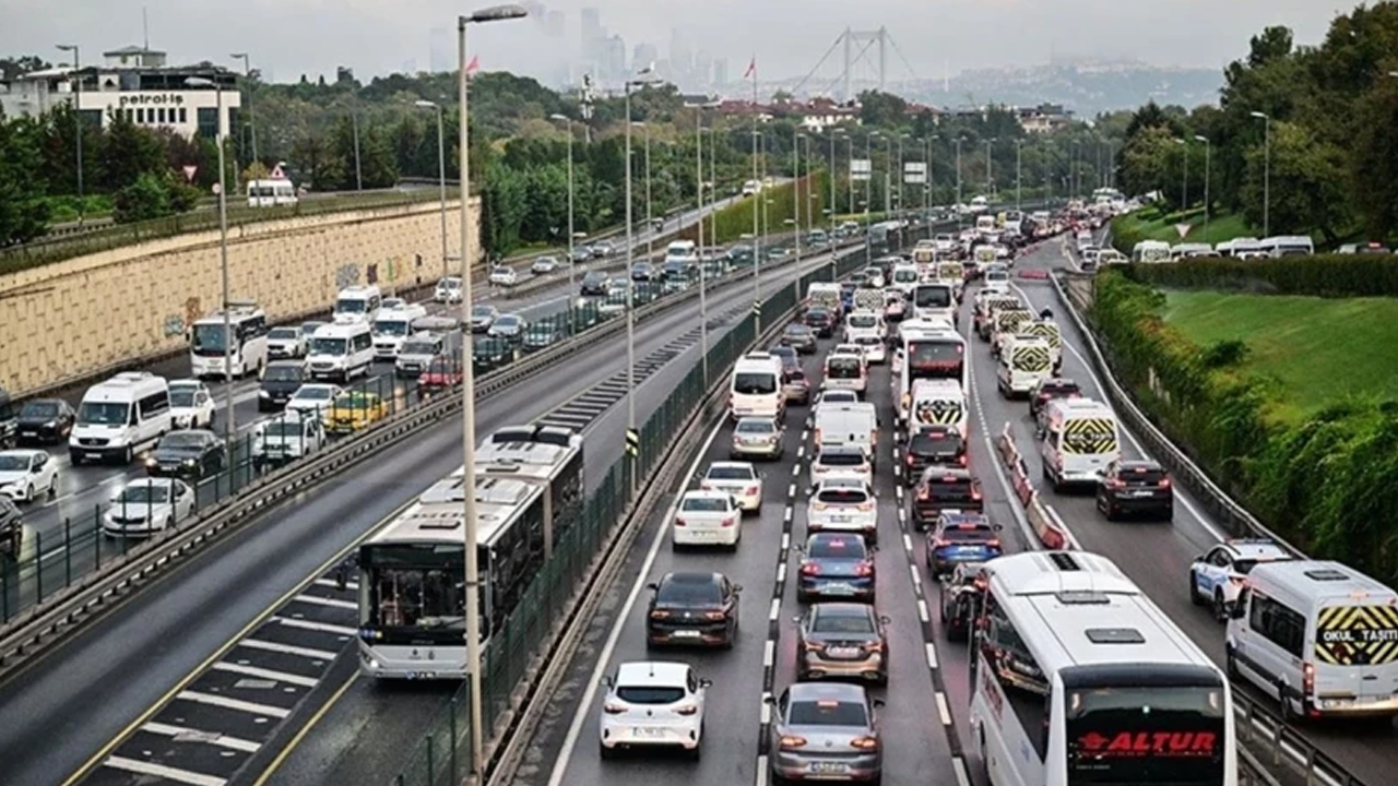İstanbul'da haftanın ilk gününde trafik kilit!