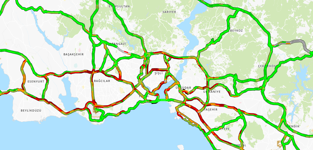 İstanbul'da haftanın son iş gününde trafik yoğunluğu yaşanıyor