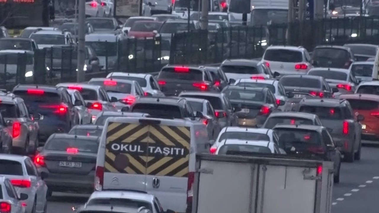 İstanbul’da haftanın son mesai gününde trafik yoğunluğu yüzde 83’e ulaştı