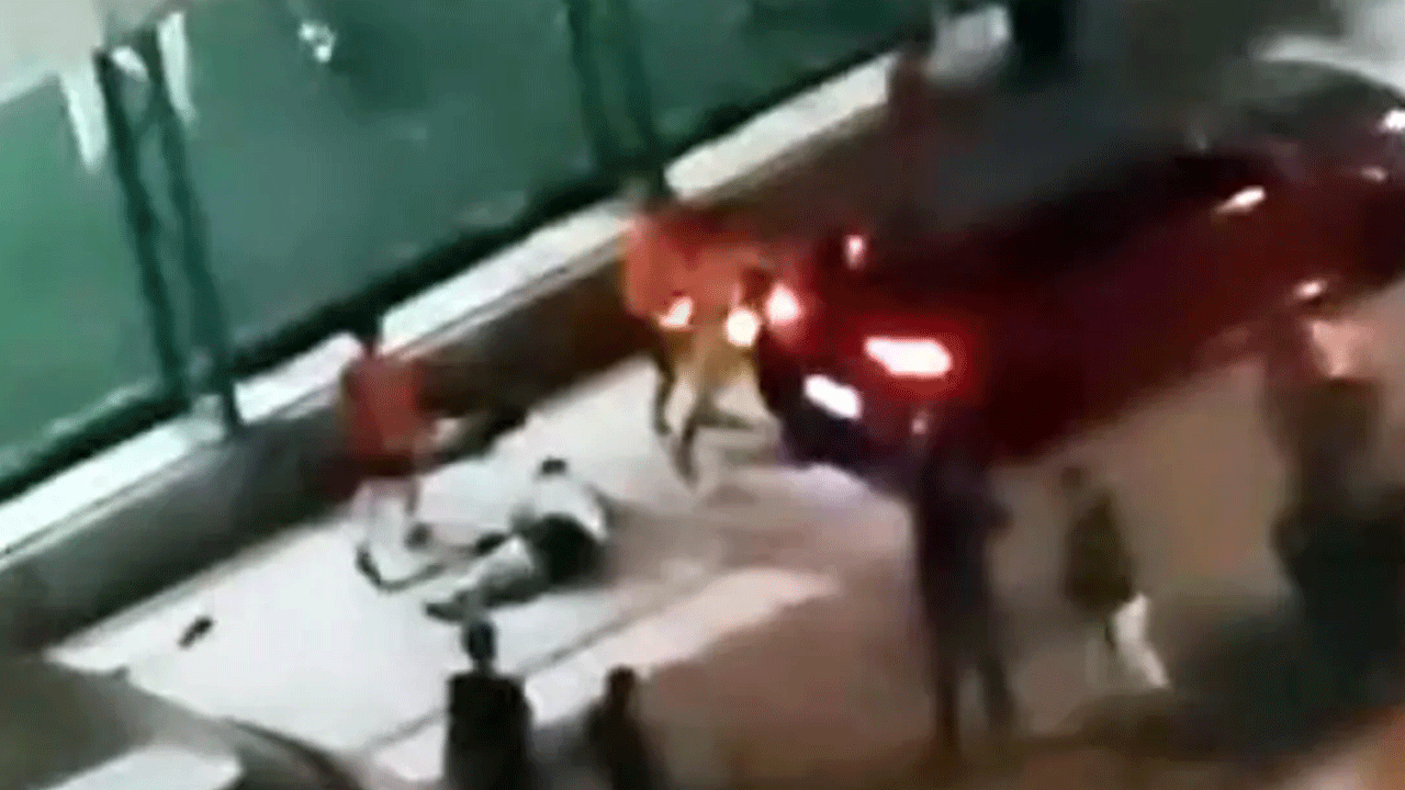 İstanbul'da halı sahada bıçaklı kavga!