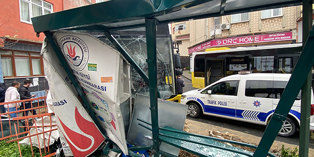 İstanbul'da halk otobüsü dehşeti! Durağa daldı önüne geleni sürükledi