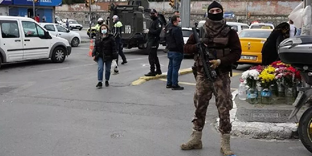 İstanbul'da hareketli saatler! O ilçede özel harekat giriş ve çıkışları kapattı