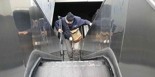 İstanbul'da 'her şey çok güzel oluyor'... Taksim Metrosu'nda yürüyen merdiven çilesi