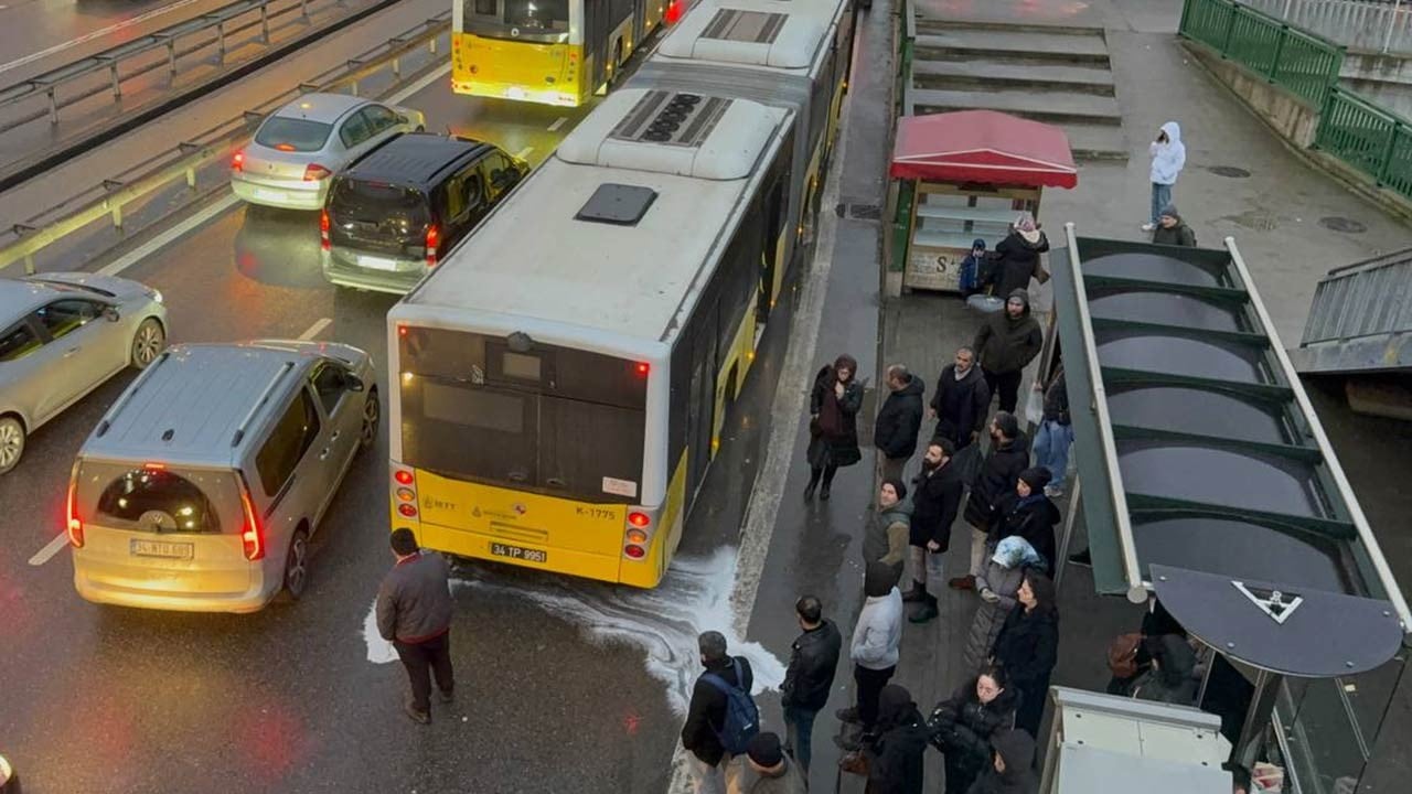 İstanbul’da her zamanki gibi otobüs yangını