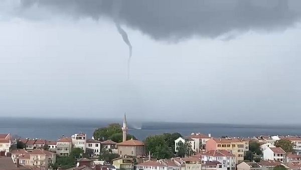 İstanbul'da hortum! O anlar böyle kaydedildi