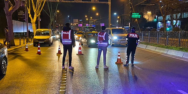 İstanbul'da huzur uygulaması! Narkotik köpeği ile araçlar didik didik arandı