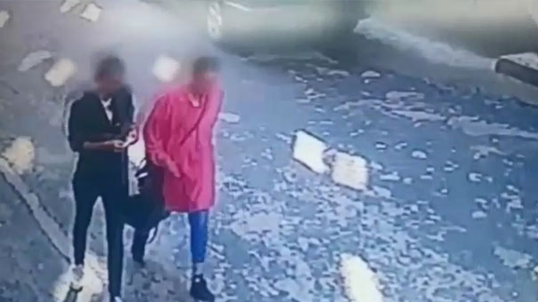 İstanbul'da iki kadını evde bastı! Mahalleli kovaladı...