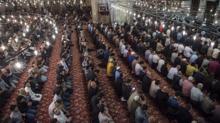 İstanbul'da ilk teravih namazı kılındı