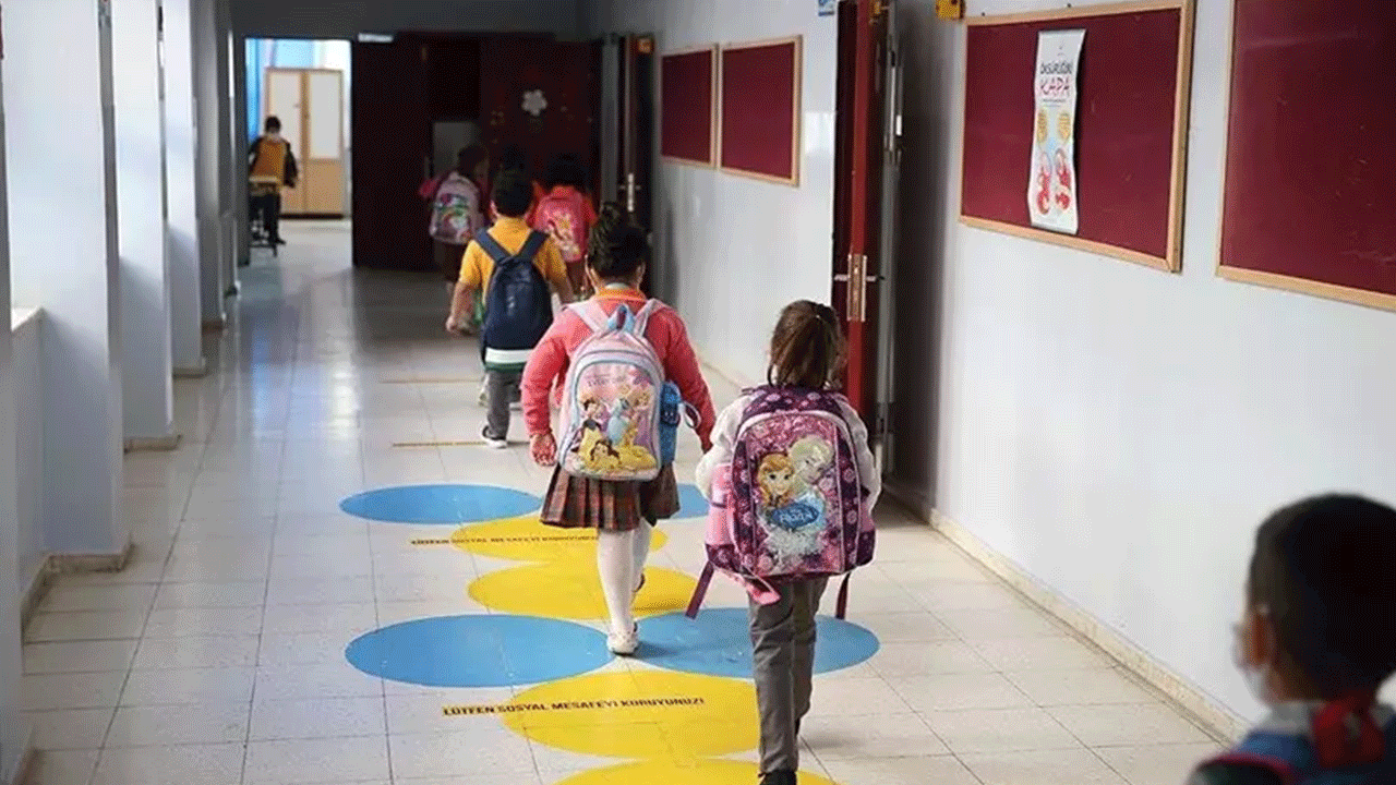 İstanbul'da ilkokulda skandal! Öğrencilere cinsel içerikli animasyon izlettiler!