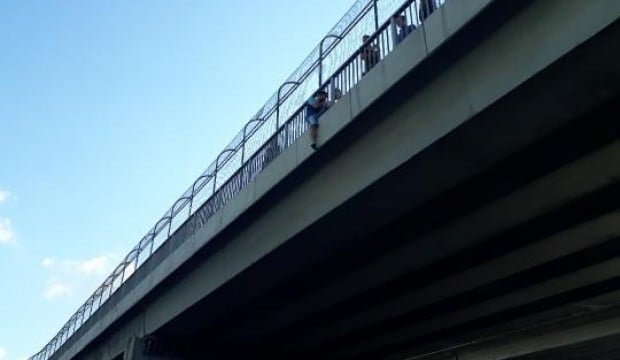 İstanbul'da intihar girişimi TEM Otoyolunu kilitledi