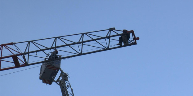 İstanbul'da intihar girişimi tramvay seferlerini durdurdu! Vince çıktı