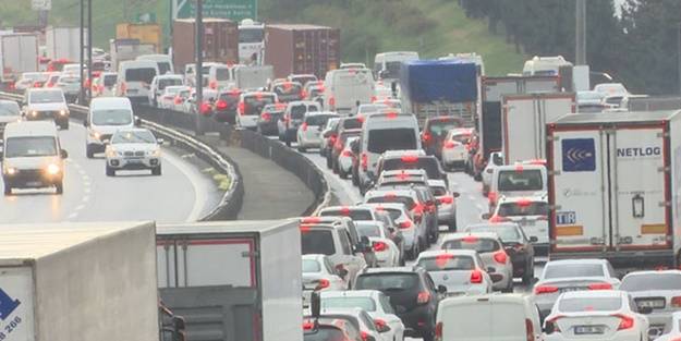 İstanbul'da iş çıkış saatlerinde trafik yoğunluğu yüzde 70'e çıktı