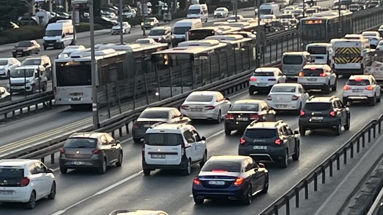 İstanbul'da iş çıkışında trafik yoğunluğu yüzde 80'e ulaştı