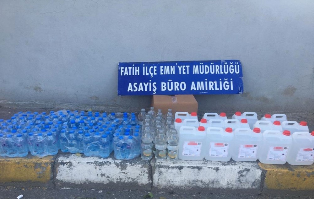 İstanbul’da kaçak içki operasyonu: Bin 137 litre etil alkol ele geçirildi 