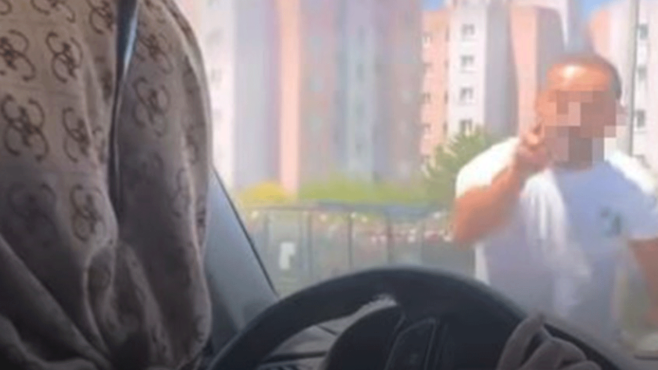 İstanbul'da kadın sürücüye dehşeti yaşattı! Camlarını yumrukladı!