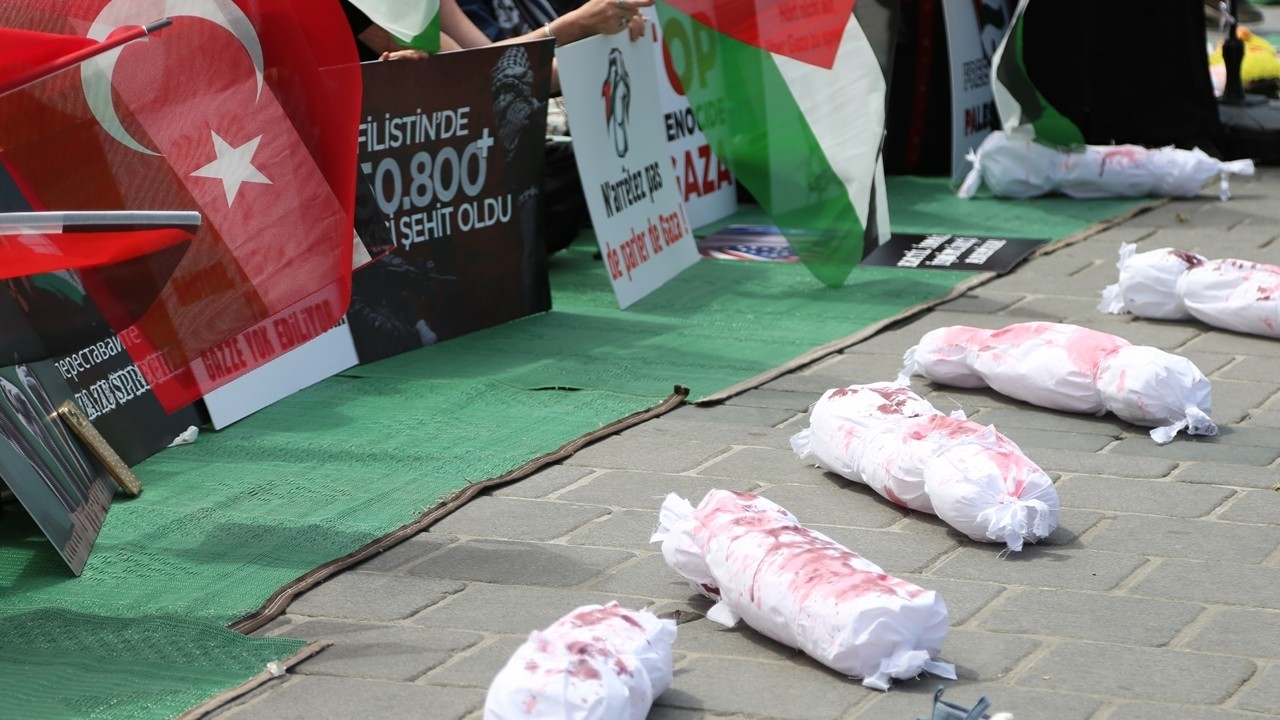 İstanbul’da kadınlardan Gazze’ye destek eylemi